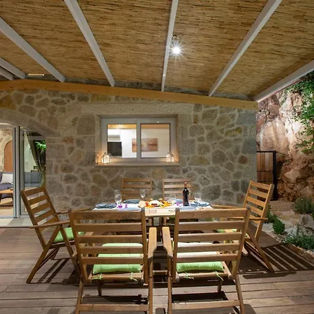 Pnoes Lefkada Vila