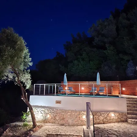 Vila Pnoes Lefkada