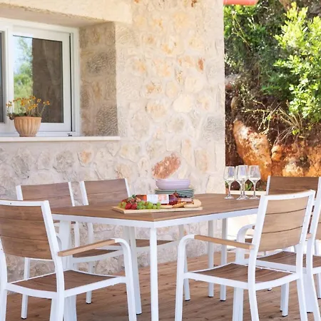 Pnoes Lefkada Villa