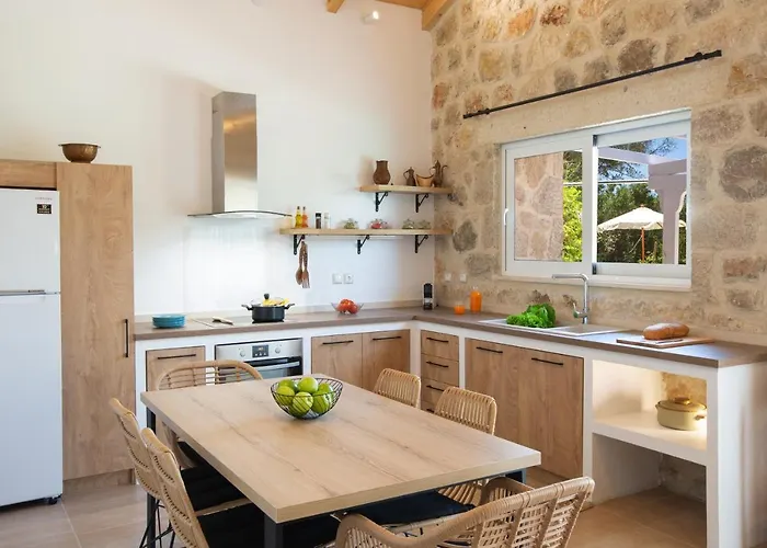 Pnoes Lefkada Villa *
