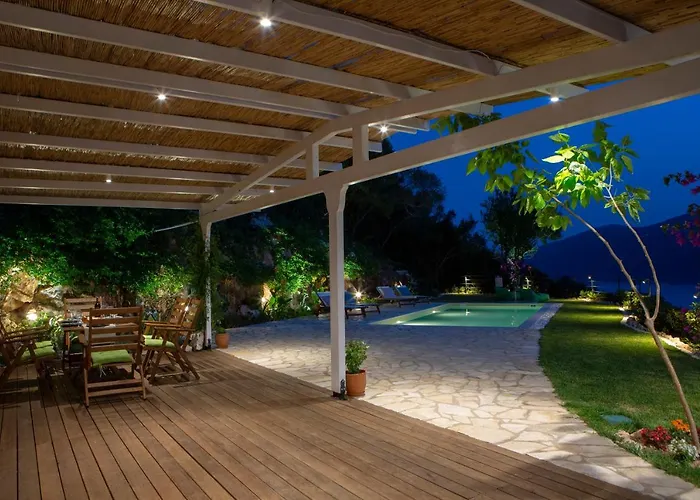 Pnoes Lefkada Villa *