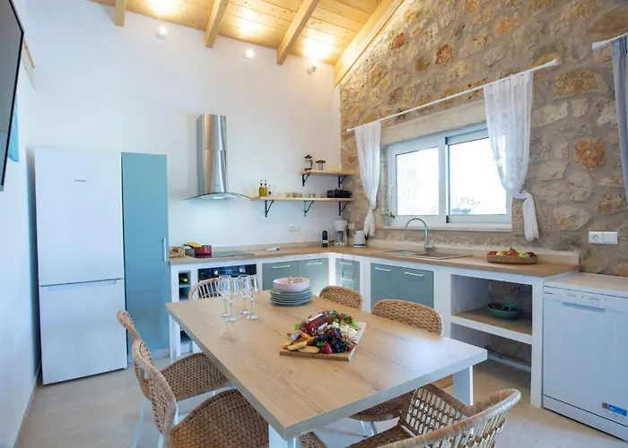 Pnoes Lefkada Villa