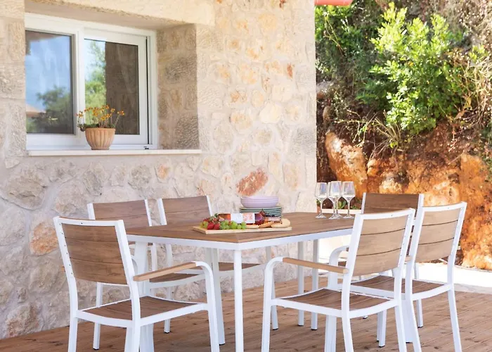 Pnoes Lefkada Villa