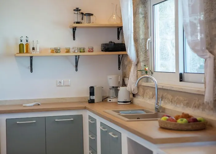Pnoes Lefkada Villa *