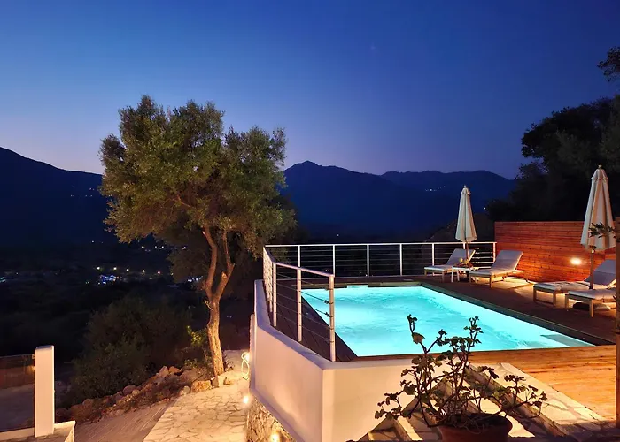 Pnoes Lefkada Villa *